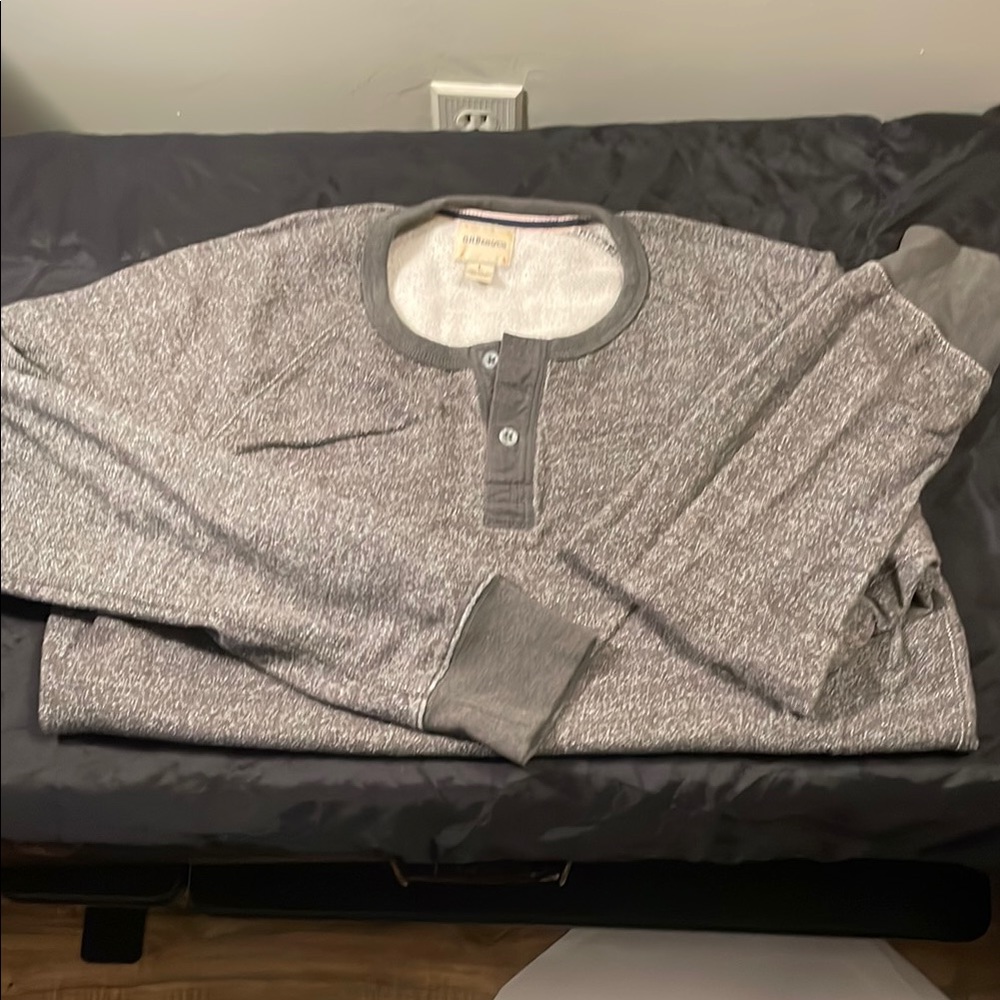 G.H. Bass & Co. Gray V-Neck Sweater